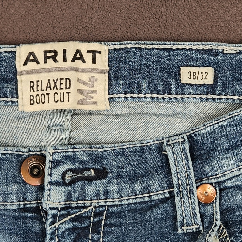 Ariat M4 Hugo Jeans Mens 38x32 Blue Medium Wash Relaxed Boot Cut Denim Workwear - Picture 8 of 16